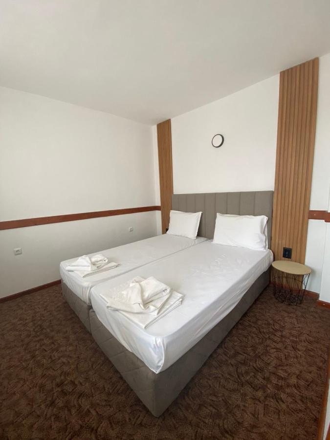 Хотел М1 Hotell Primorsko Exteriör bild