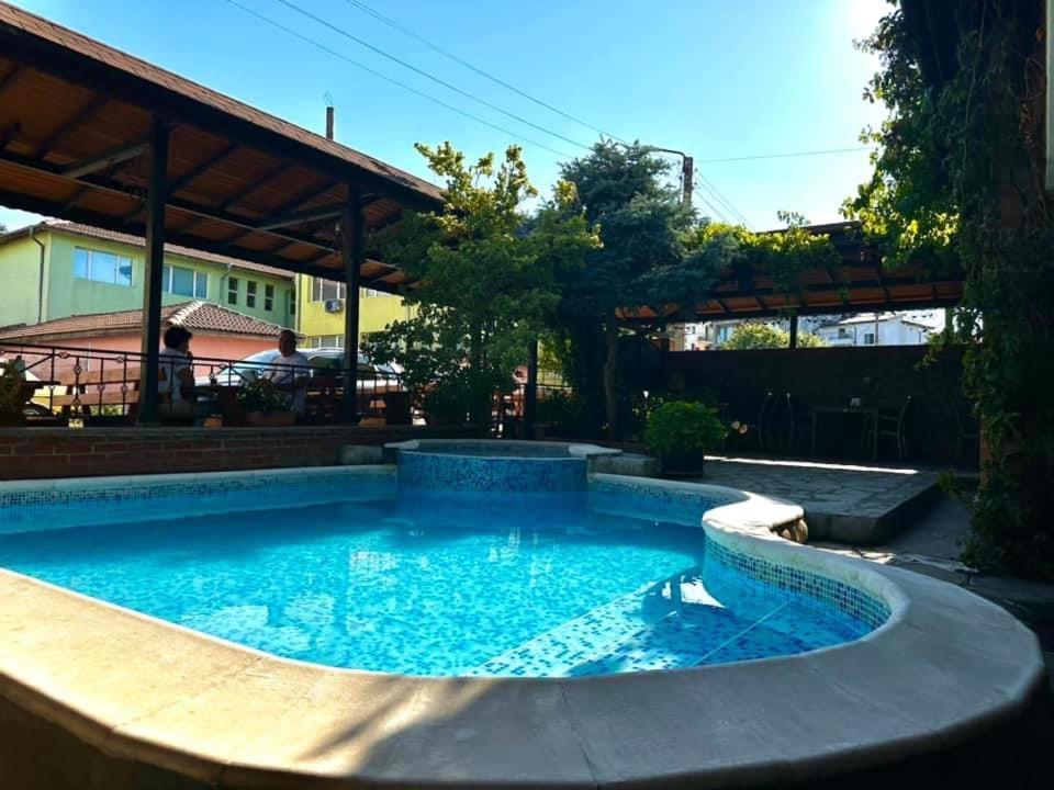 Хотел М1 Hotell Primorsko Exteriör bild