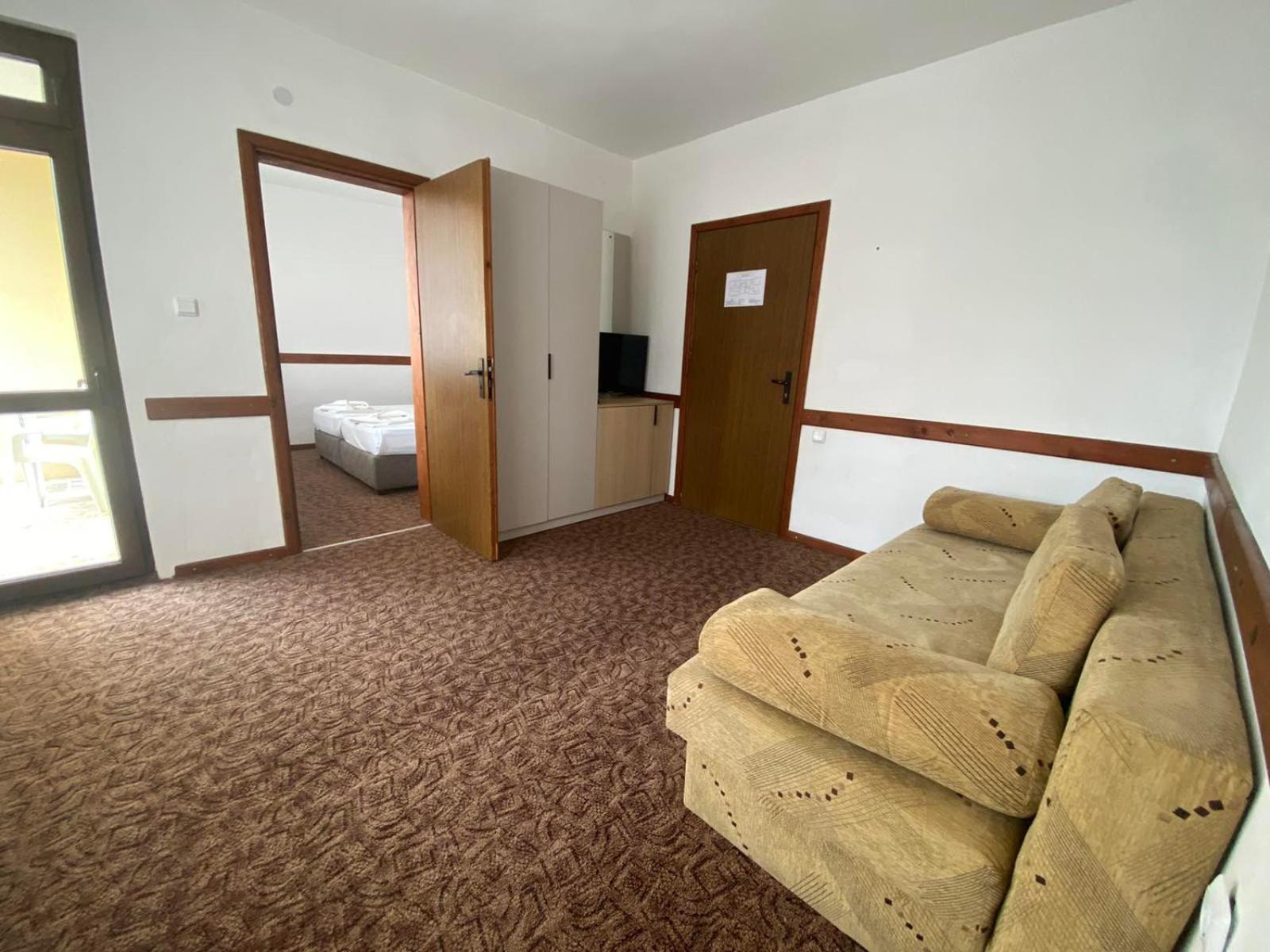 Хотел М1 Hotell Primorsko Exteriör bild