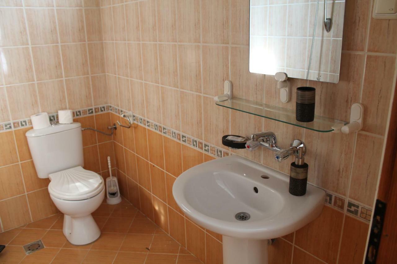 Хотел М1 Hotell Primorsko Exteriör bild